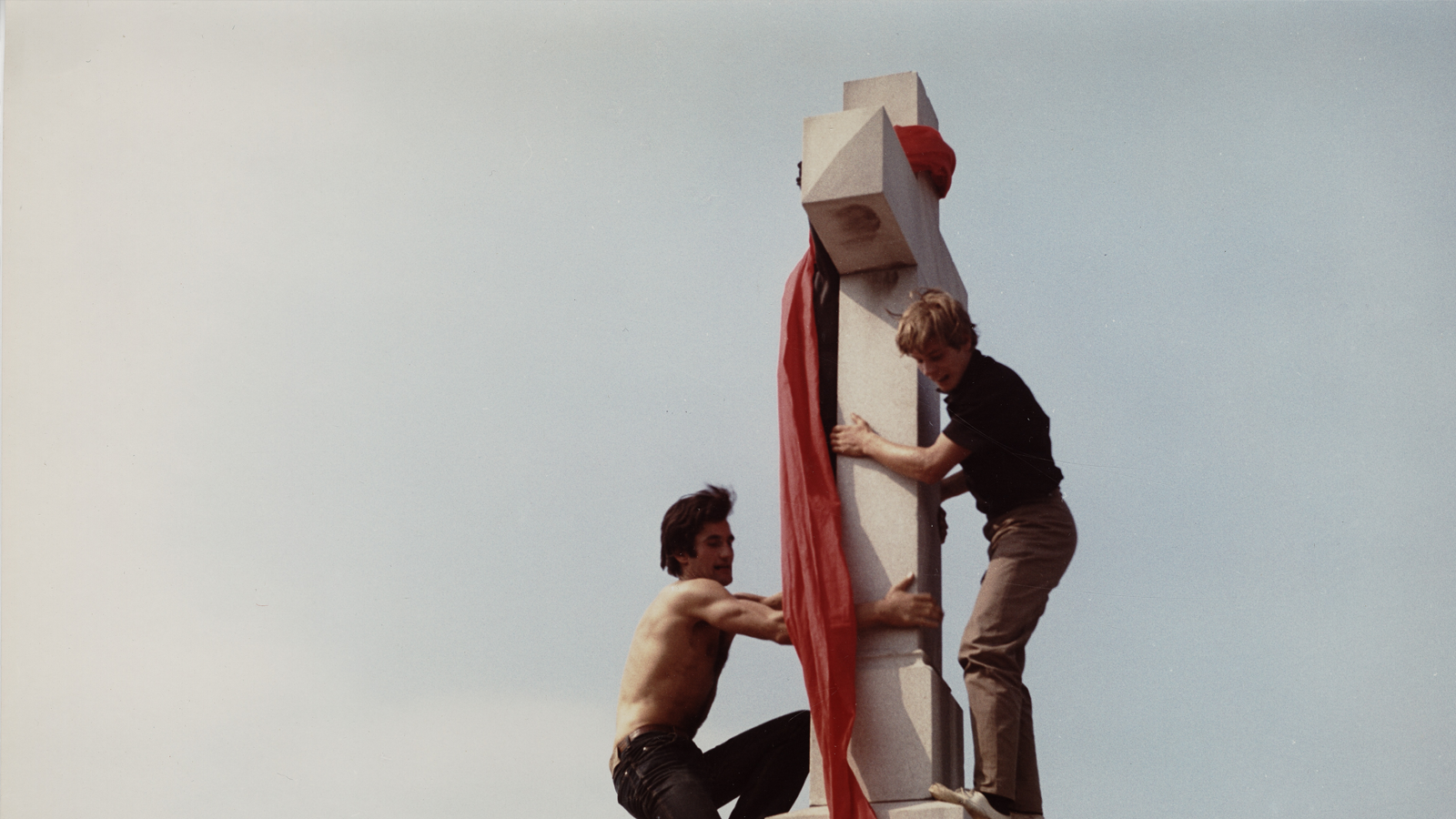 confrontation_1600X900