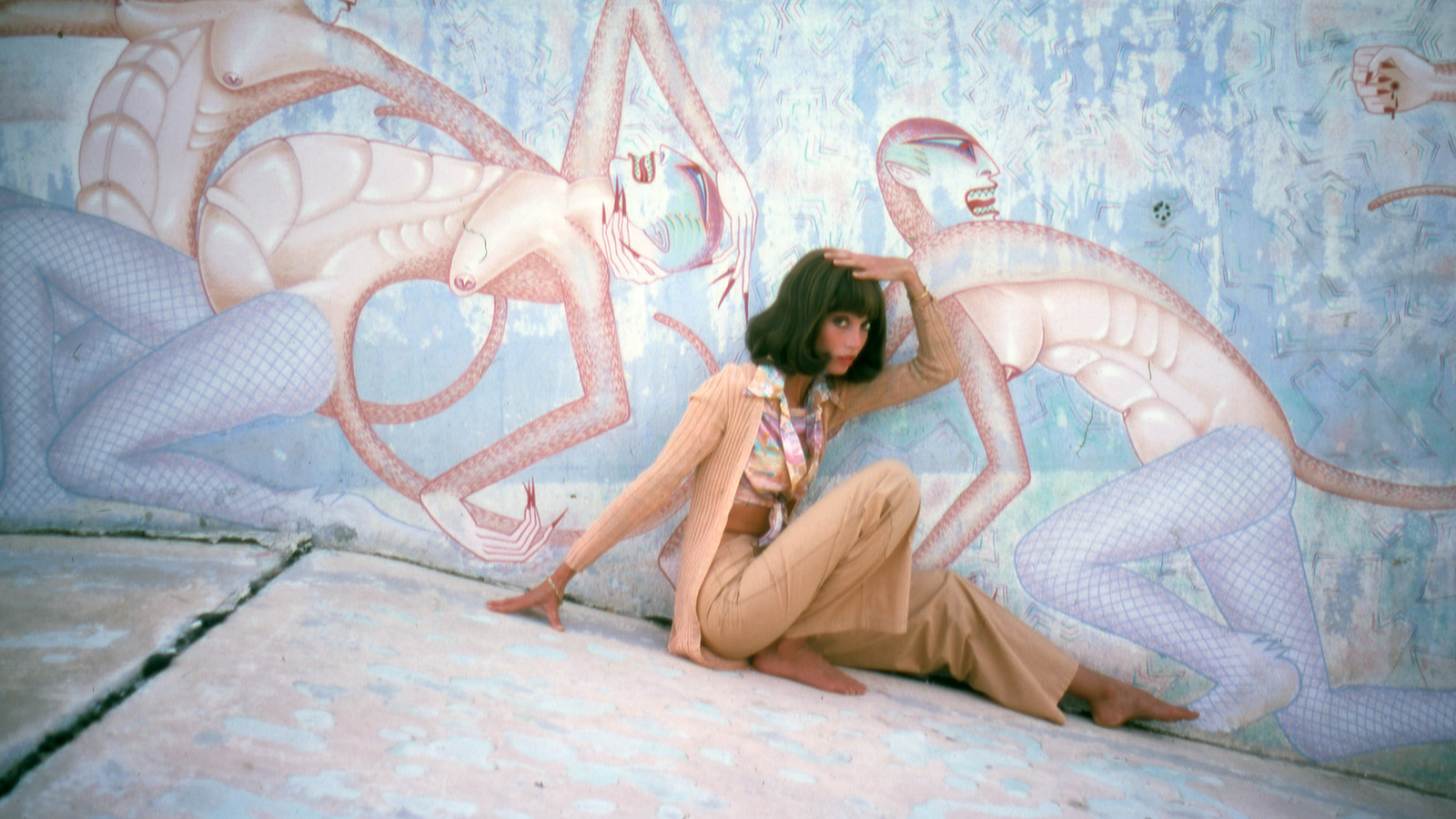 largefeatured_3 women