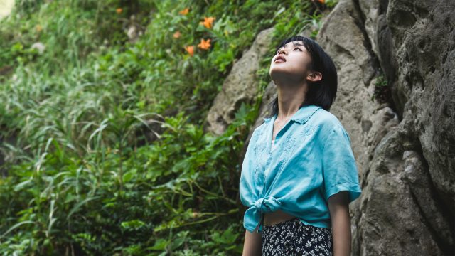 Two Seasons, Two Strangers